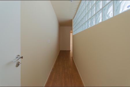 Casa à venda com 420m², 5 quartos e 3 vagas Casa à venda com 420m², 5 quartos e 3 vagasPorão