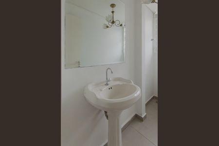 Casa à venda com 420m², 5 quartos e 3 vagas Casa à venda com 420m², 5 quartos e 3 vagasLavabo
