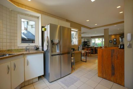 Casa à venda com 302m², 5 quartos e 3 vagas