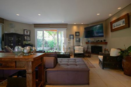 Casa à venda com 302m², 5 quartos e 3 vagas