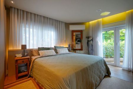 Casa à venda com 302m², 5 quartos e 3 vagas