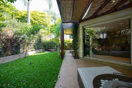 Casa à venda com 302m², 5 quartos e 3 vagas