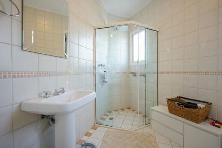 Casa à venda com 302m², 5 quartos e 3 vagas