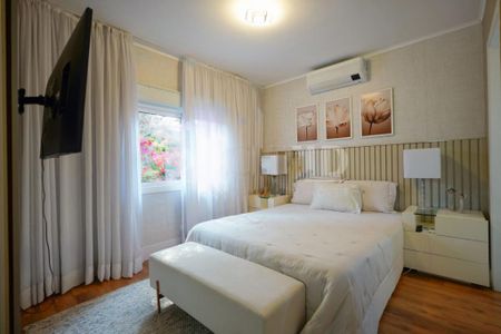 Casa à venda com 302m², 5 quartos e 3 vagas