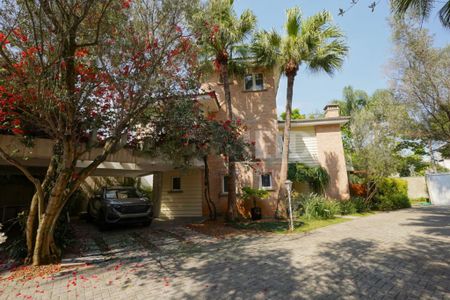 Casa à venda com 302m², 5 quartos e 3 vagas