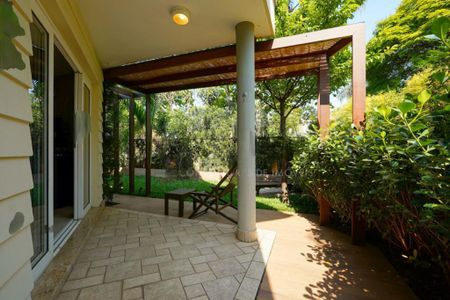 Casa à venda com 302m², 5 quartos e 3 vagas