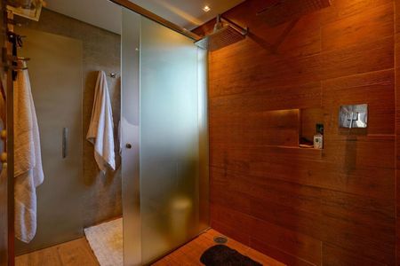 Casa à venda com 302m², 5 quartos e 3 vagas