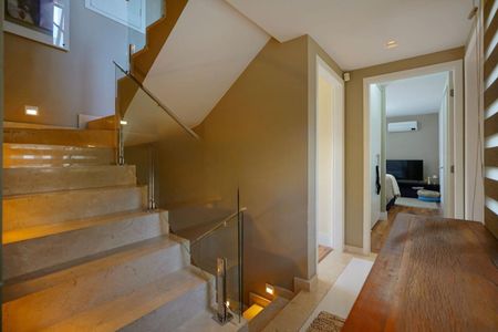 Casa à venda com 302m², 5 quartos e 3 vagas