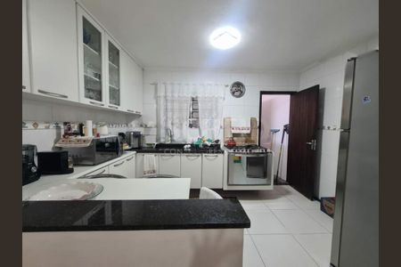 Casa à venda com 215m², 3 quartos e 3 vagas