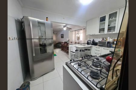 Casa à venda com 215m², 3 quartos e 3 vagas
