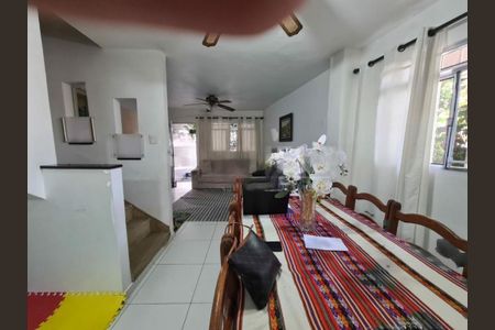 Casa à venda com 3 quartos, 215m² em Jardim Orly, São Paulo