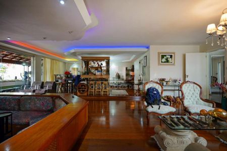 Casa à venda com 580m², 5 quartos e 5 vagas