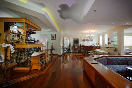 Casa à venda com 580m², 5 quartos e 5 vagas