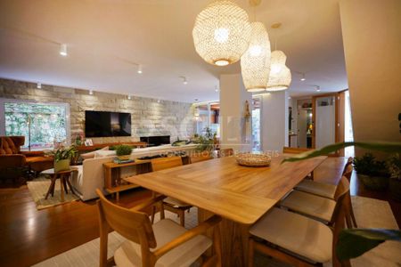 Casa à venda com 530m², 3 quartos e 2 vagas