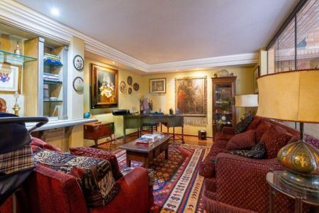 Casa à venda com 6 quartos, 900m² em Granja Julieta, São Paulo