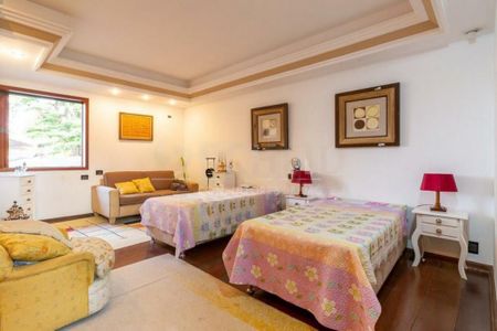 Casa à venda com 6 quartos, 900m² em Granja Julieta, São Paulo