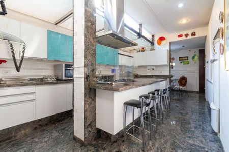 Casa à venda com 900m², 6 quartos e sem vaga