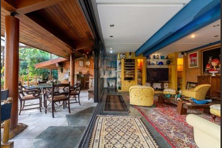 Casa à venda com 900m², 6 quartos e sem vaga