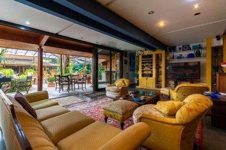 Casa à venda com 6 quartos, 900m² em Granja Julieta, São Paulo