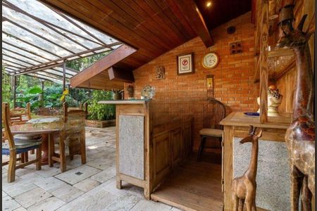 Casa à venda com 6 quartos, 900m² em Granja Julieta, São Paulo