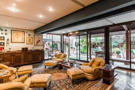 Casa à venda com 900m², 6 quartos e sem vaga