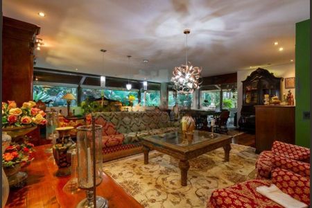Casa à venda com 6 quartos, 900m² em Granja Julieta, São Paulo