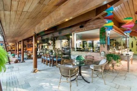 Casa à venda com 900m², 6 quartos e sem vaga