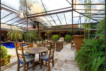 Casa à venda com 900m², 6 quartos e sem vaga
