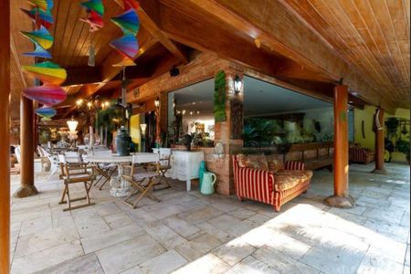 Casa à venda com 6 quartos, 900m² em Granja Julieta, São Paulo
