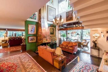 Casa à venda com 900m², 6 quartos e sem vaga