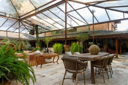 Casa à venda com 900m², 6 quartos e sem vaga