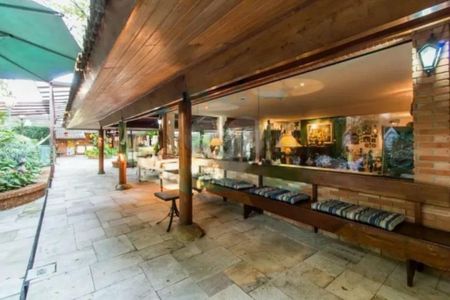 Casa à venda com 900m², 6 quartos e sem vaga
