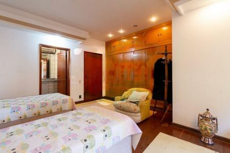 Casa à venda com 900m², 6 quartos e sem vaga