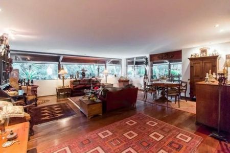 Casa à venda com 900m², 6 quartos e sem vaga