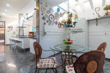 Casa à venda com 900m², 6 quartos e sem vaga