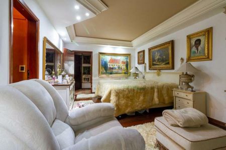 Casa à venda com 900m², 6 quartos e sem vaga