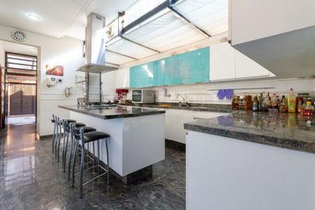 Casa à venda com 900m², 6 quartos e sem vaga