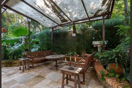 Casa à venda com 900m², 6 quartos e sem vaga