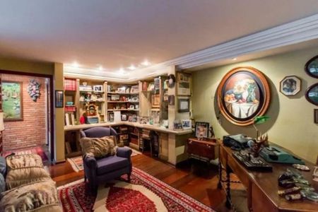 Casa à venda com 6 quartos, 900m² em Granja Julieta, São Paulo