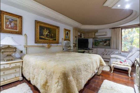 Casa à venda com 900m², 6 quartos e sem vaga