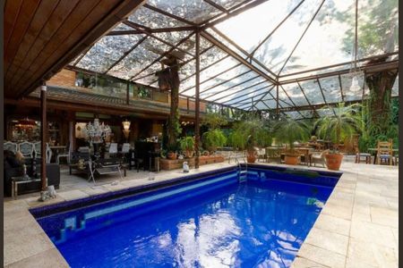 Casa à venda com 900m², 6 quartos e sem vaga