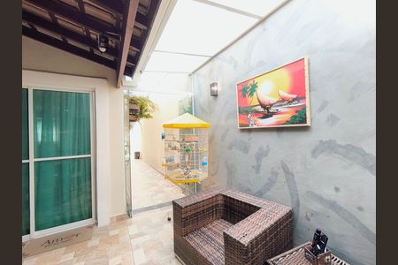 Casa de condomínio à venda com 110m², 3 quartos e 2 vagas