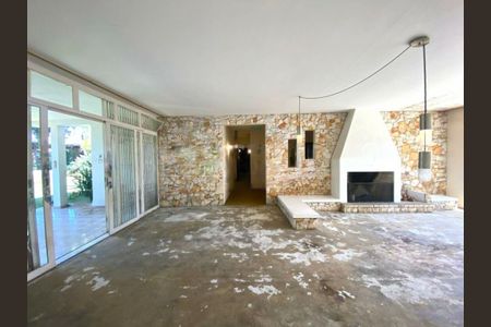 Casa à venda com 3 quartos, 300m² em Jardim Santa Helena, São Paulo