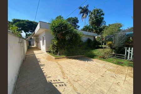 Casa à venda com 3 quartos, 300m² em Jardim Santa Helena, São Paulo