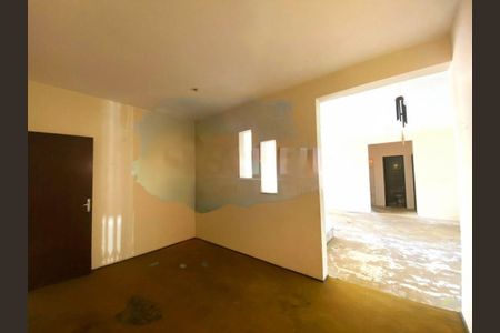 Casa à venda com 3 quartos, 300m² em Jardim Santa Helena, São Paulo