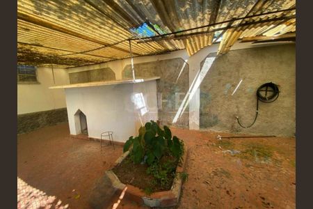 Casa à venda com 3 quartos, 300m² em Jardim Santa Helena, São Paulo