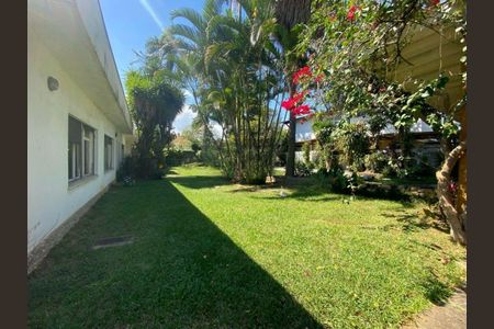 Casa à venda com 3 quartos, 300m² em Jardim Santa Helena, São Paulo