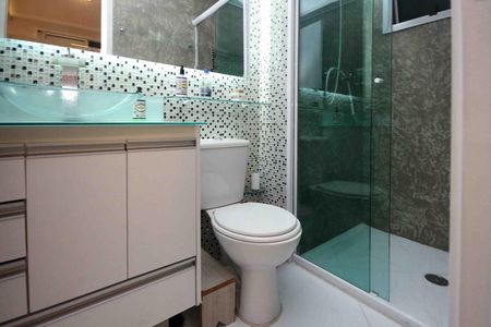 Apartamento à venda com 70m², 3 quartos e 1 vaga Apartamento à venda com 70m², 3 quartos e 1 vagaBanheiro da Suite