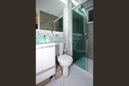 Apartamento à venda com 70m², 3 quartos e 1 vaga Apartamento à venda com 70m², 3 quartos e 1 vagaBanheiro da Suite