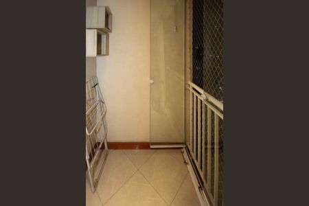 Apartamento à venda com 70m², 3 quartos e 1 vaga Apartamento à venda com 70m², 3 quartos e 1 vagaVaranda